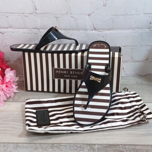 Henri Bendel Centennial Stripes Flip Flops NIB - Picture 1 of 11